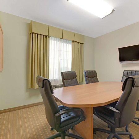 Super 8 By Wyndham Austin/Airport North 호텔 외부 사진