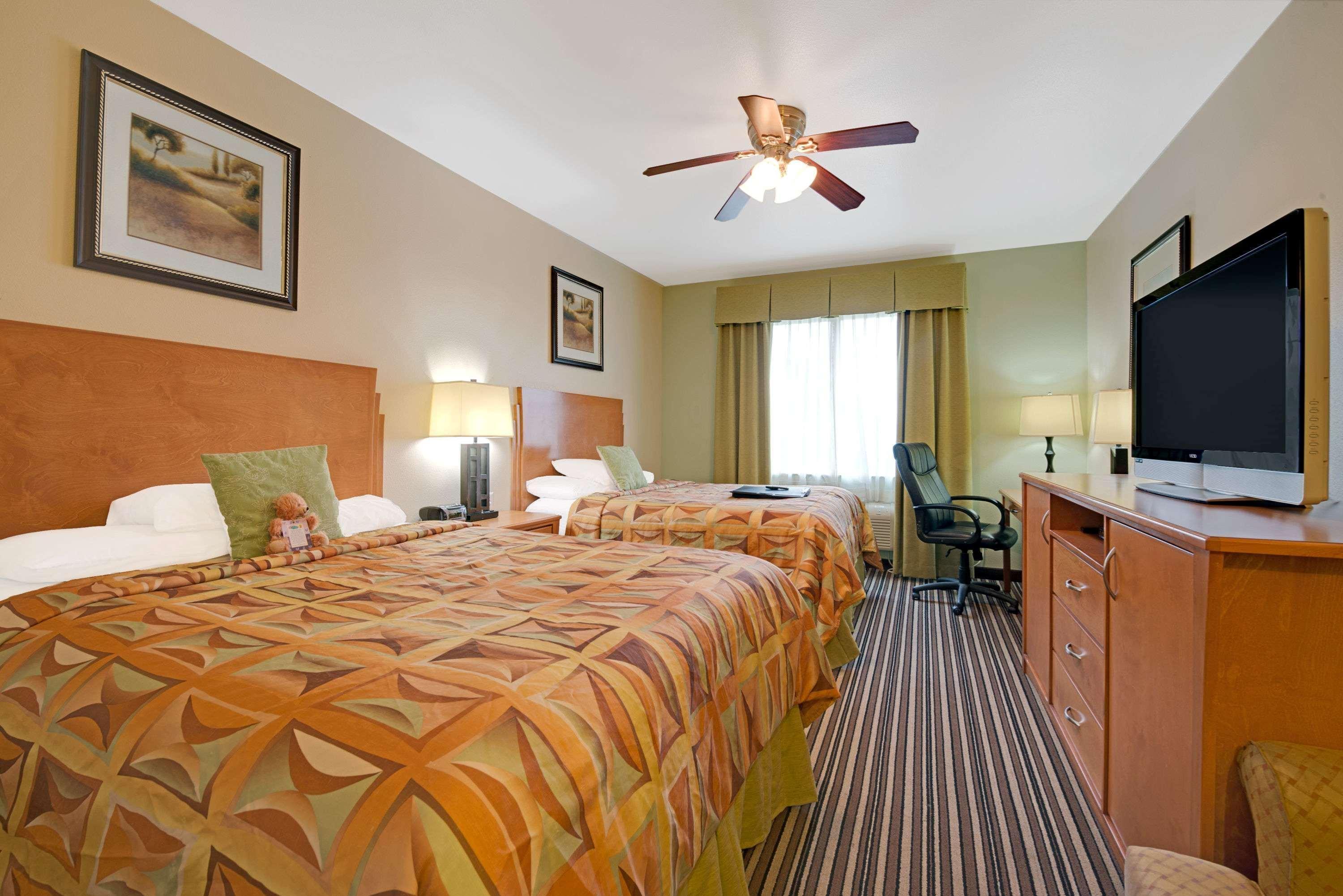 Super 8 By Wyndham Austin/Airport North 호텔 외부 사진